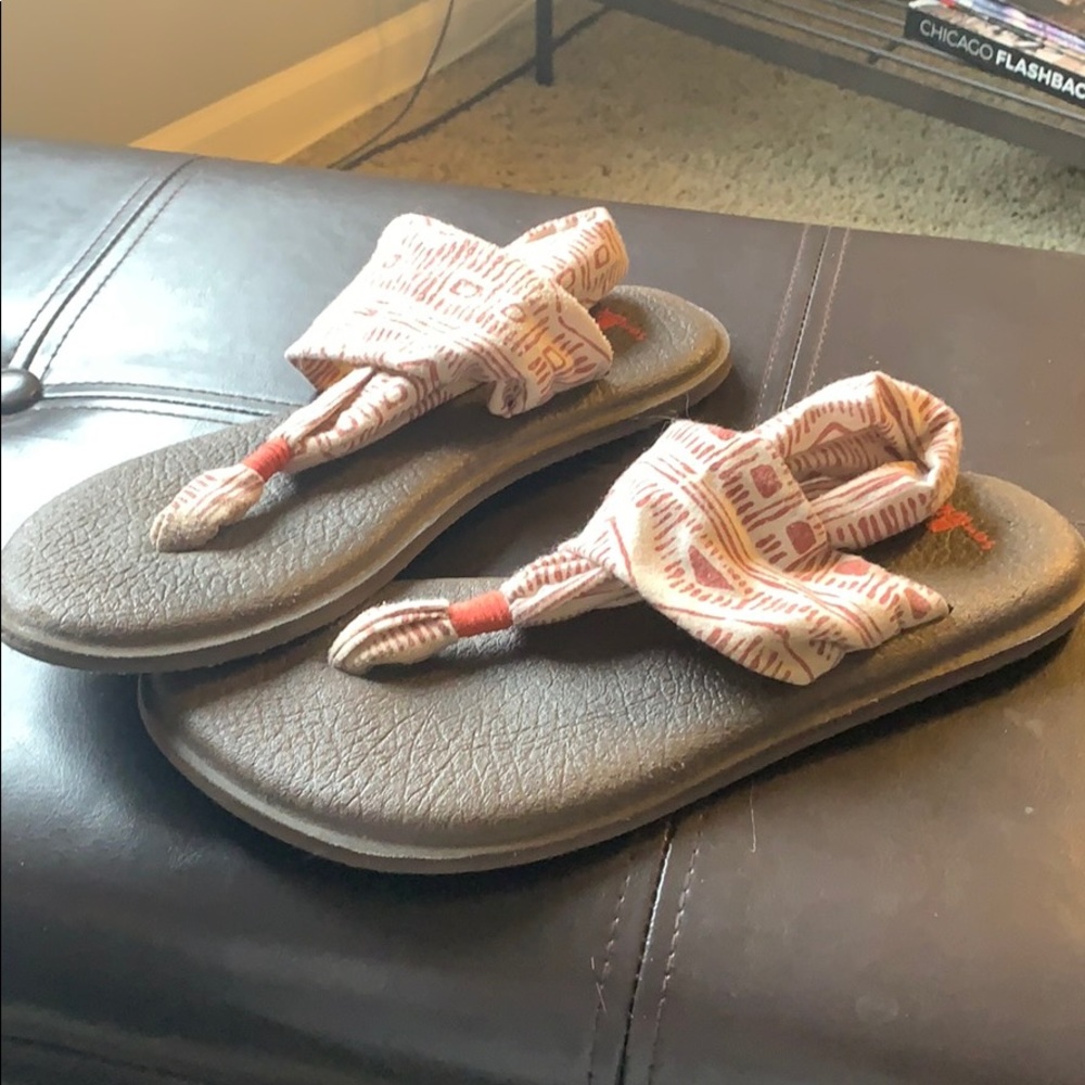 Sanuk comfortable thong sandals